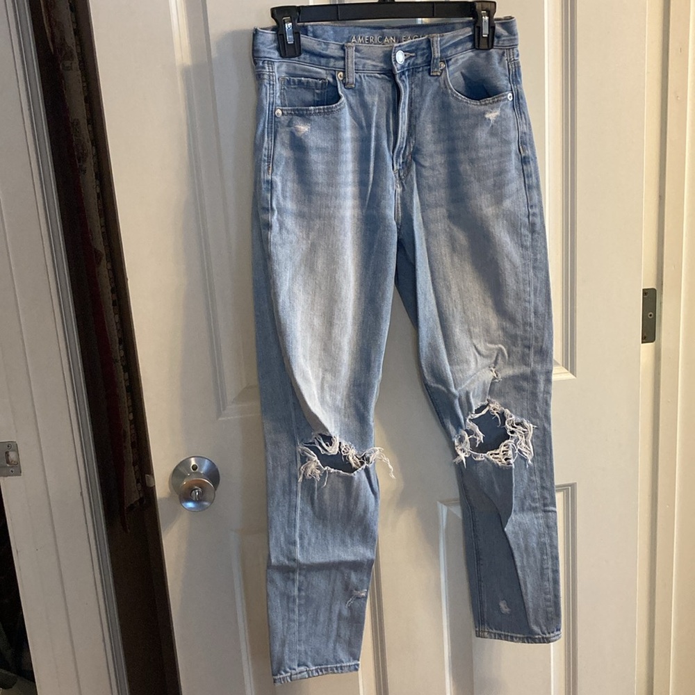 Size 4 American Eagle Light Wash Mom Jeans